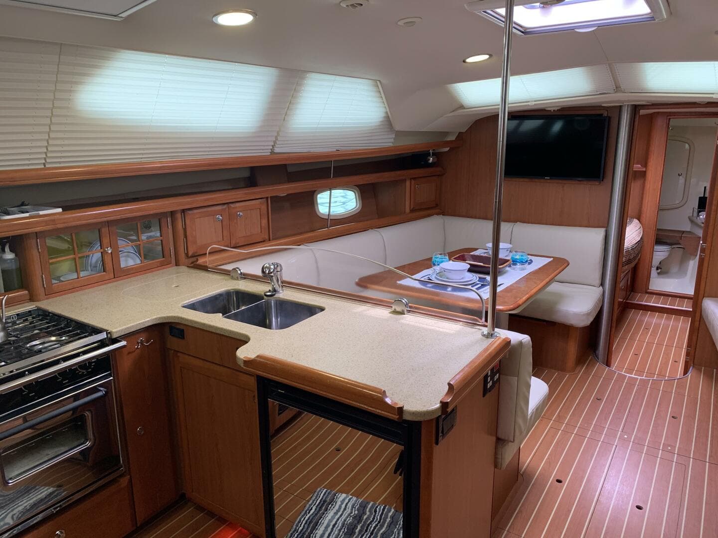 2009 Hunter 45 Deck Salon