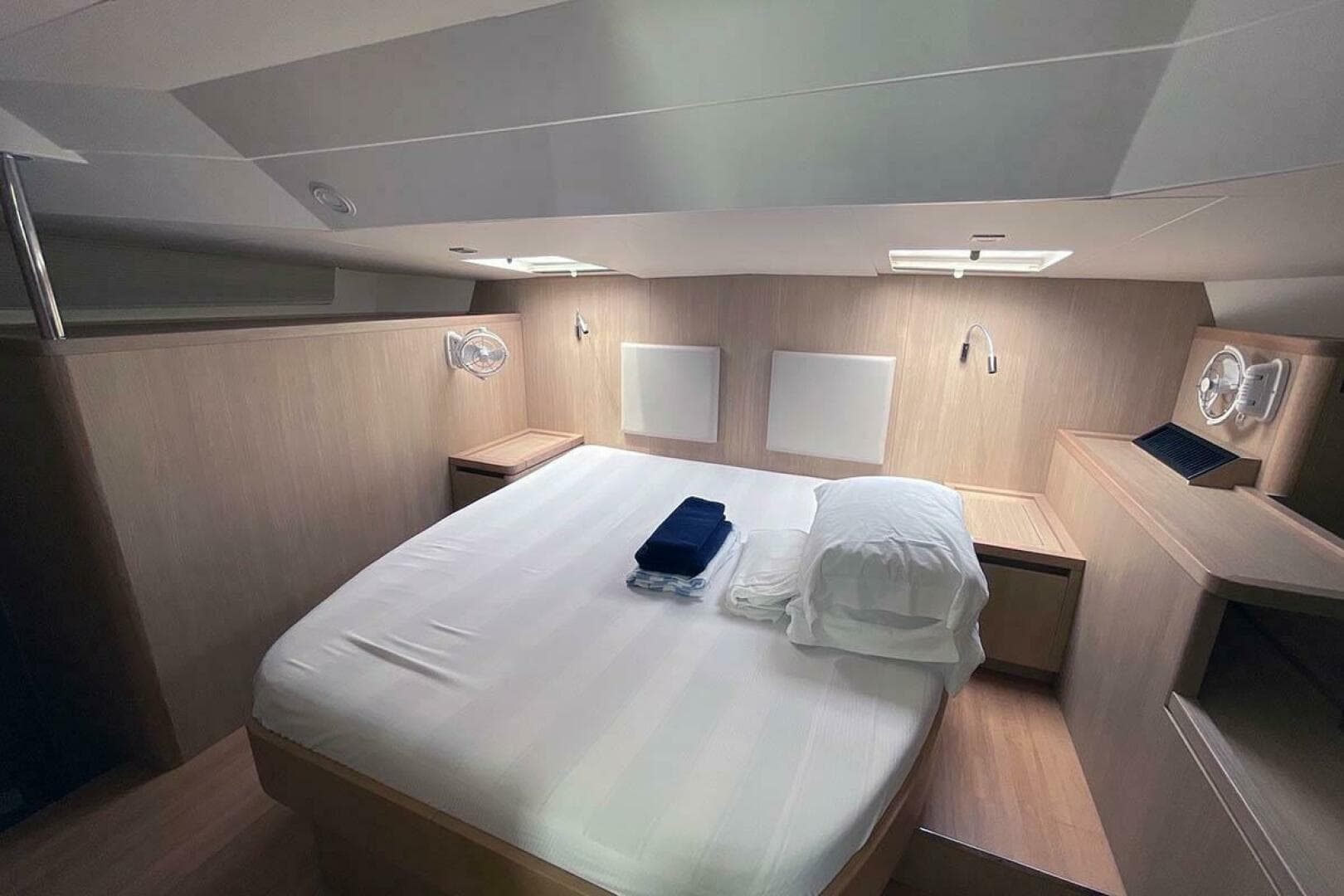 2018 Aquila 44 Yacht