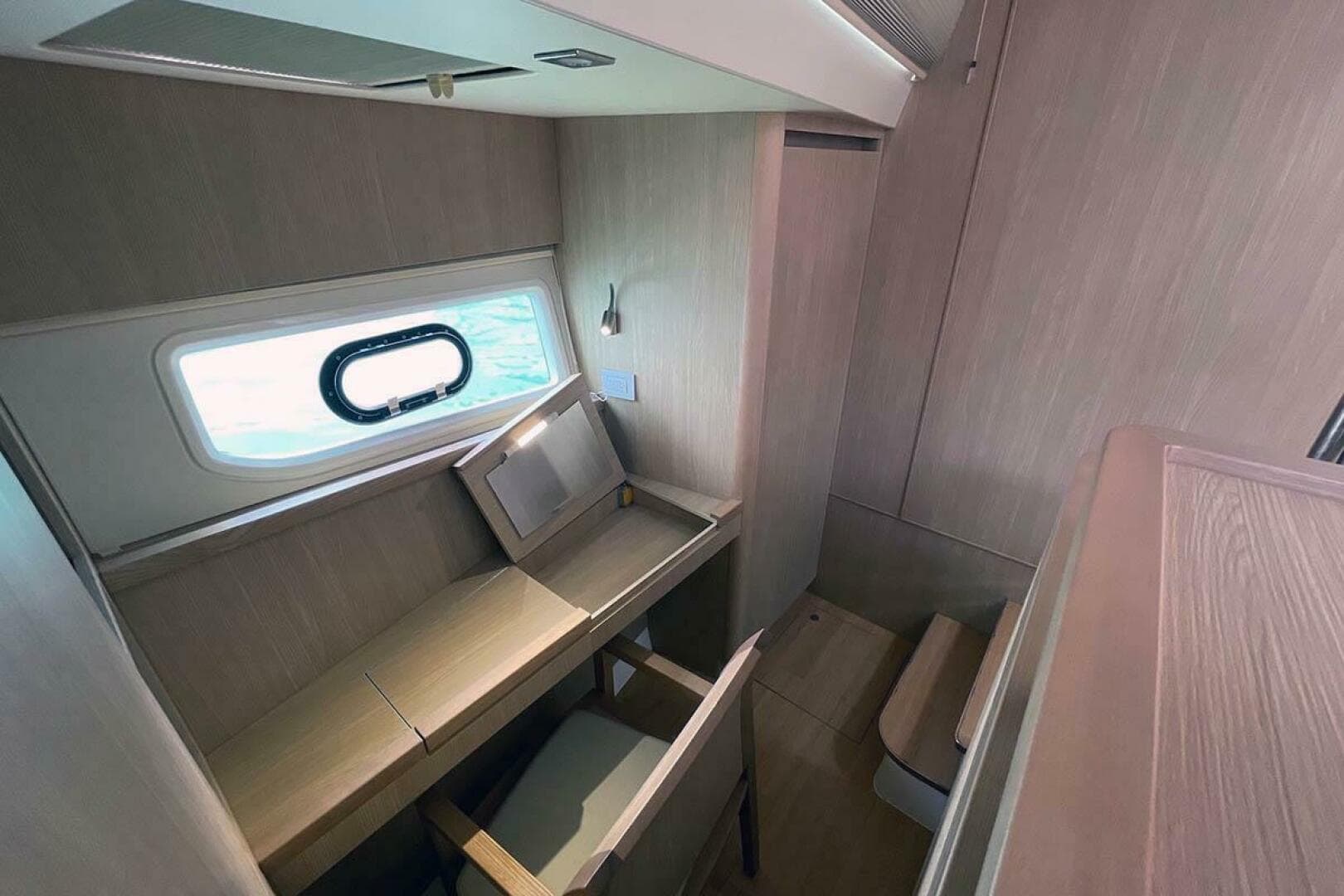 2018 Aquila 44 Yacht