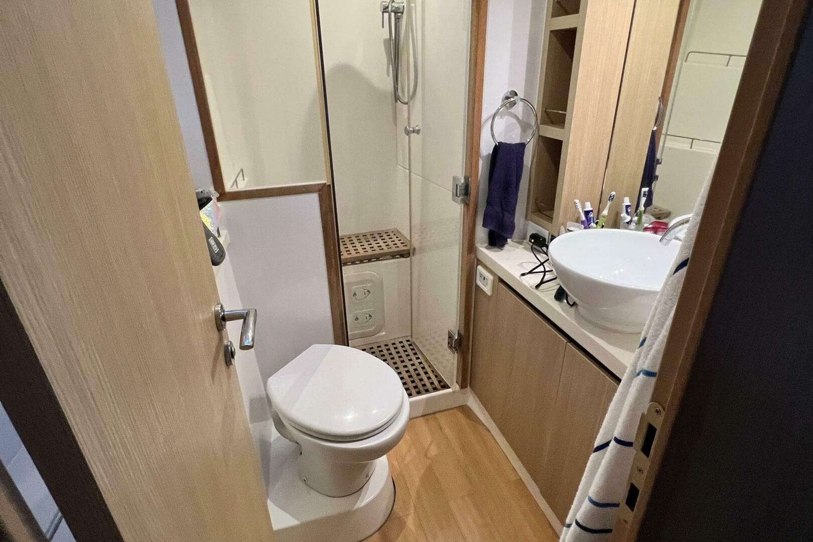 2018 Aquila 44 Yacht