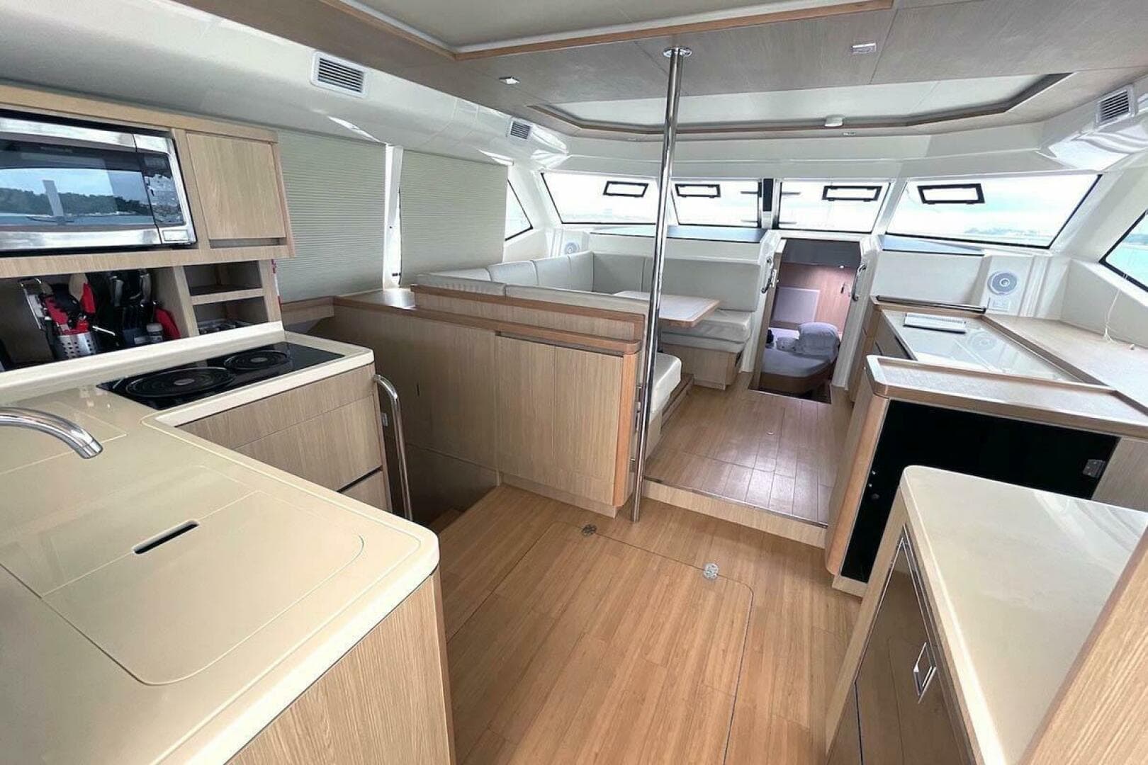 2018 Aquila 44 Yacht