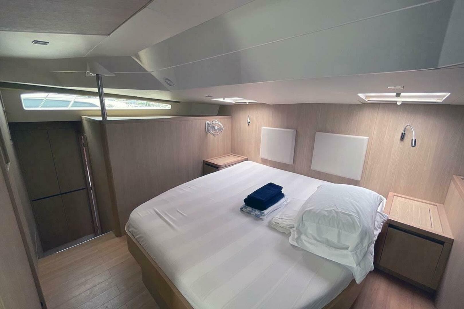 2018 Aquila 44 Yacht