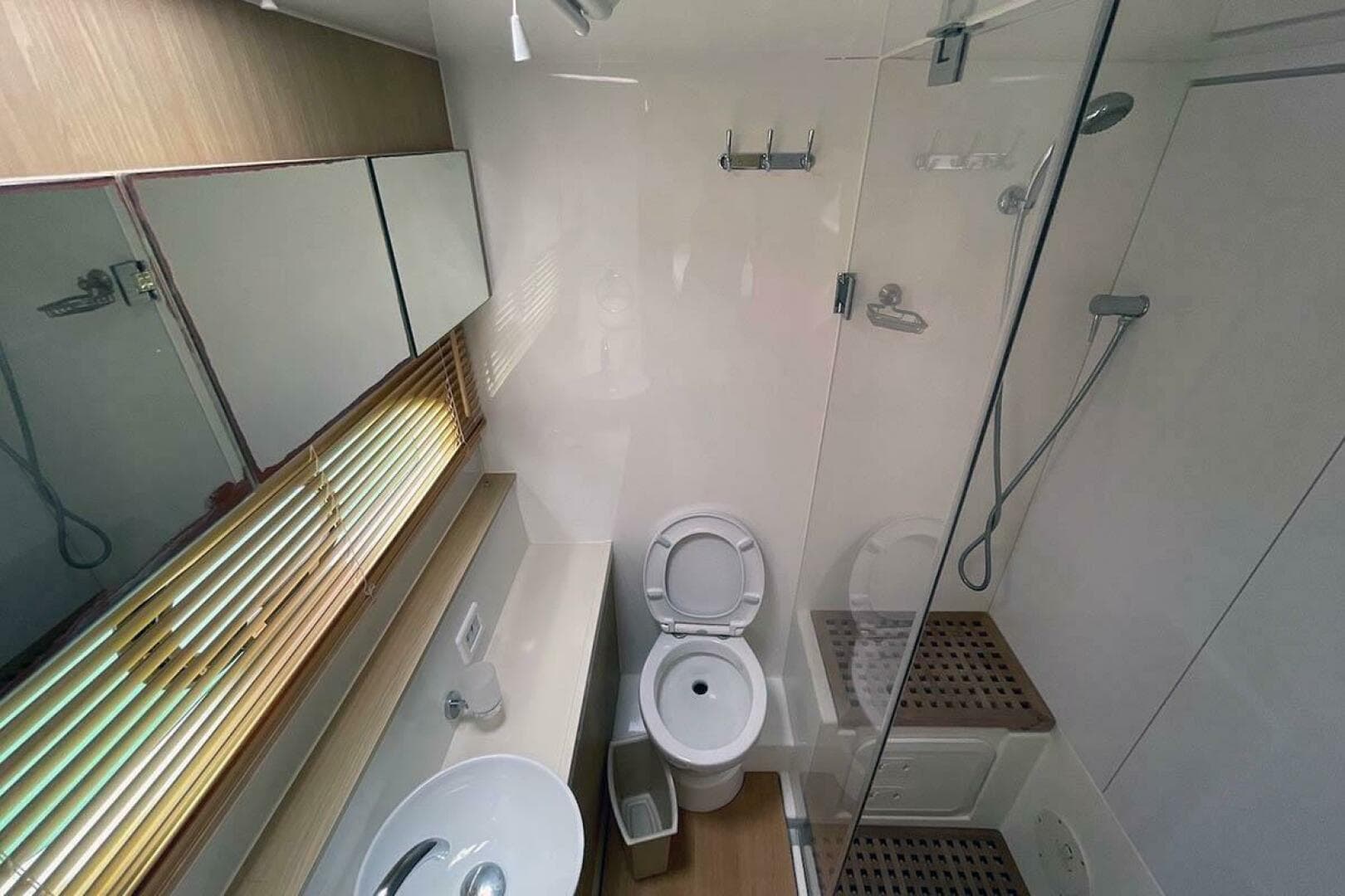 2018 Aquila 44 Yacht