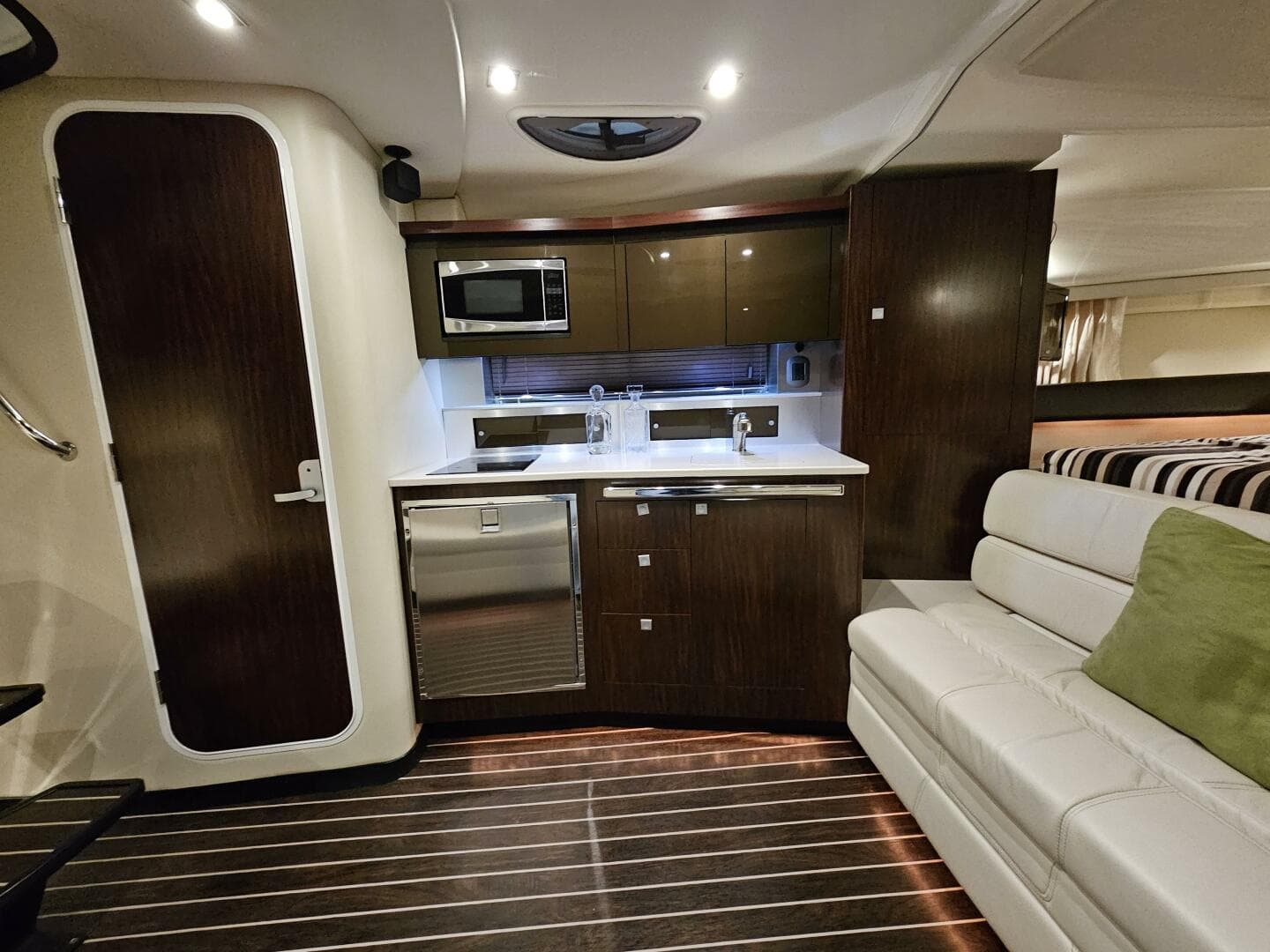 2016 Monterey 355 Sport Yacht