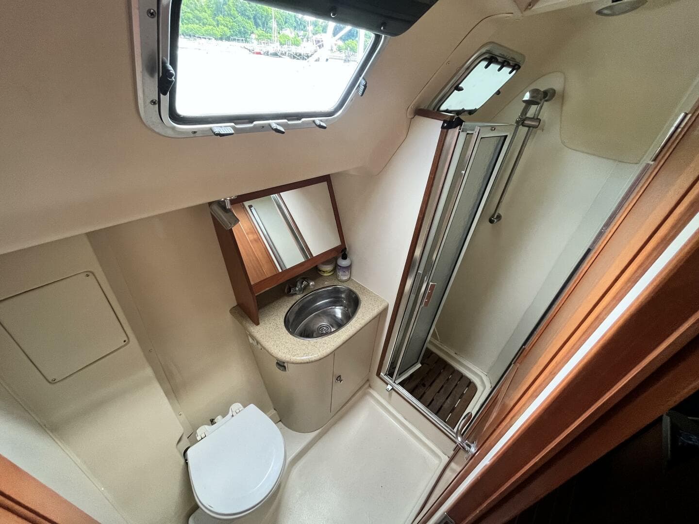 2008 Hunter 41 Deck Salon