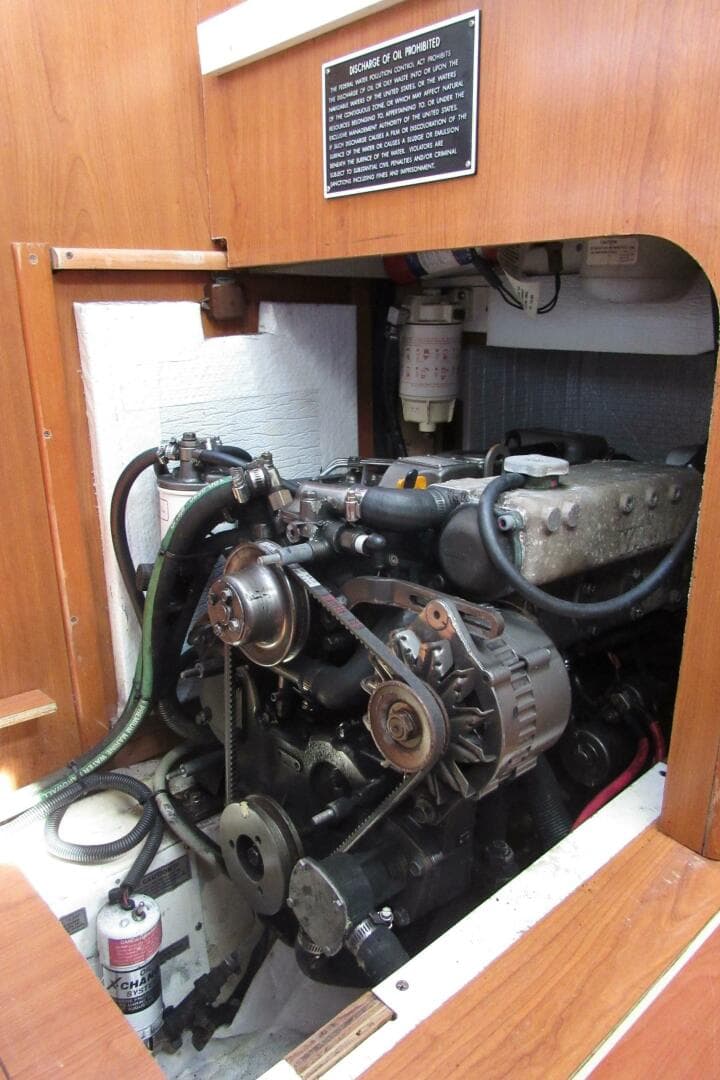 2008 Hunter 41 Deck Salon