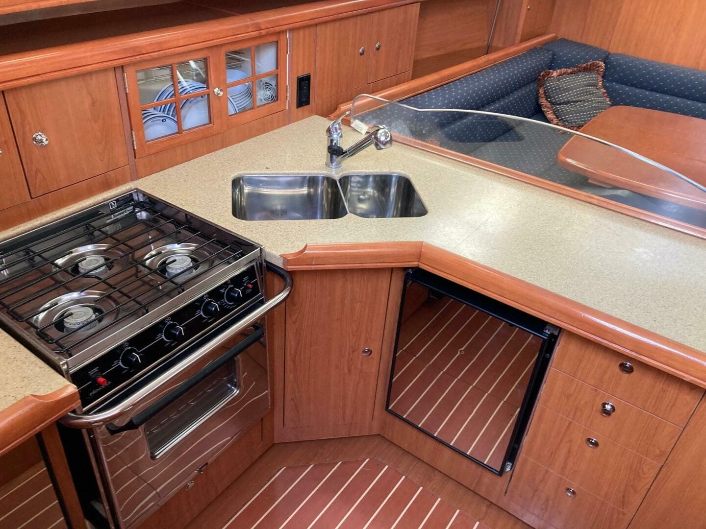 2008 Hunter 41 Deck Salon