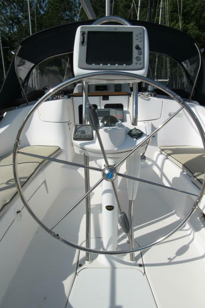 2008 Hunter 41 Deck Salon