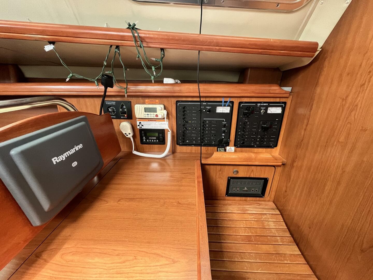 2008 Hunter 41 Deck Salon