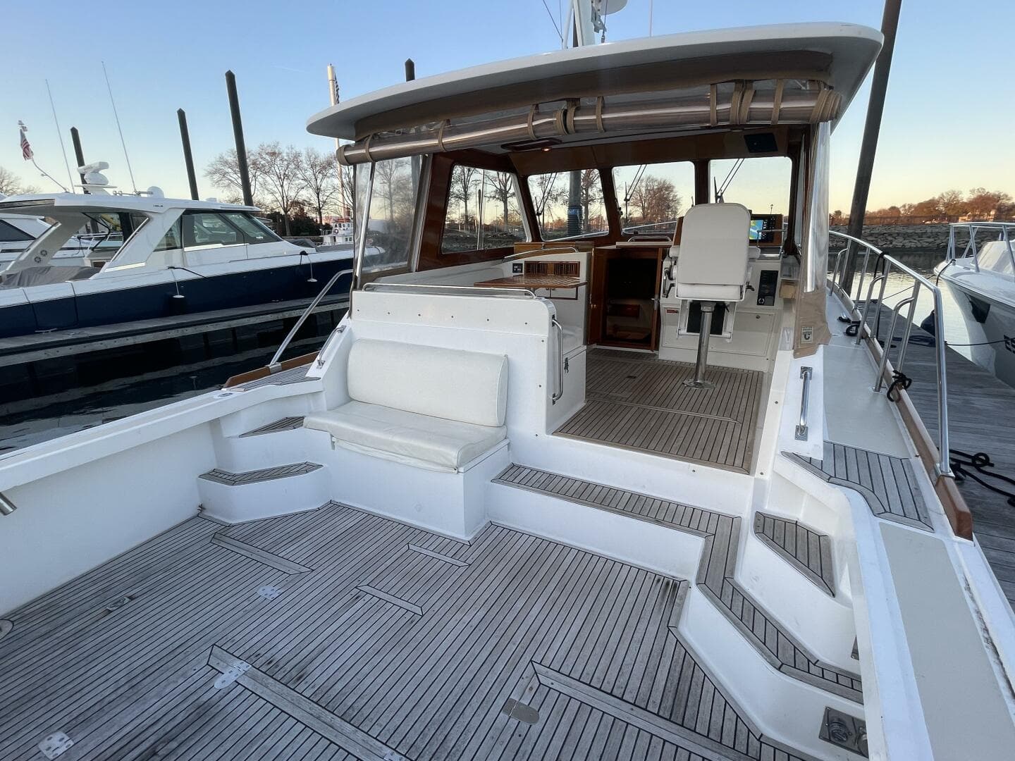 Grand Banks Eastbay 38 HX