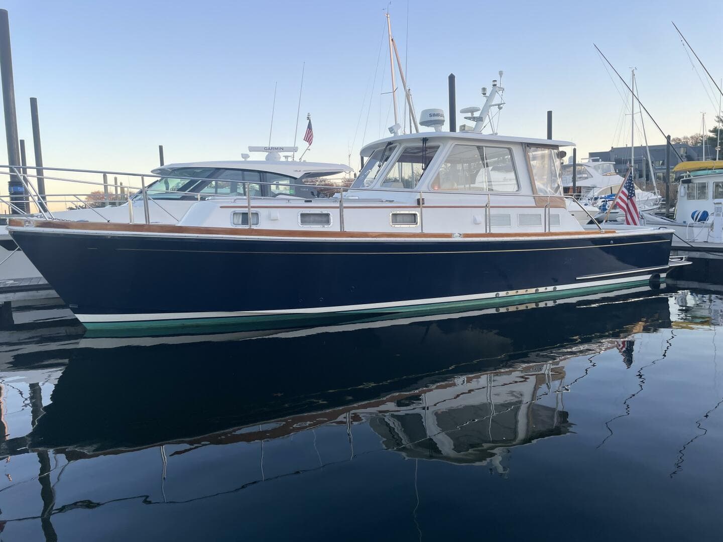Grand Banks Eastbay 38 HX port bow