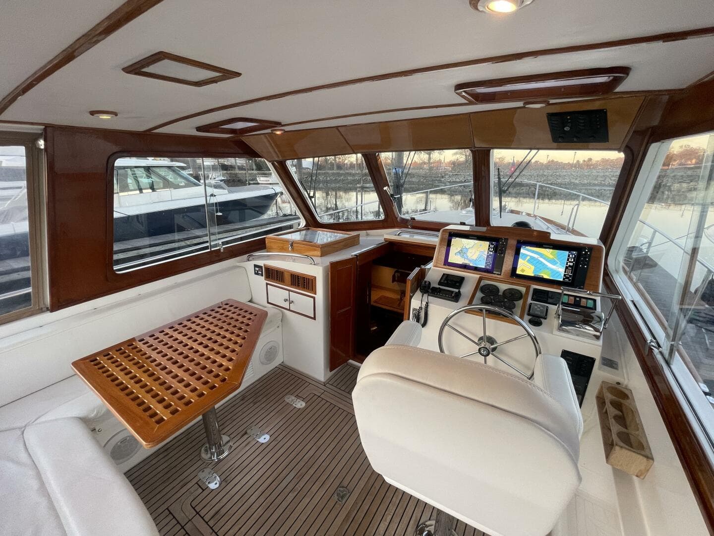 Grand Banks Eastbay 38 HX