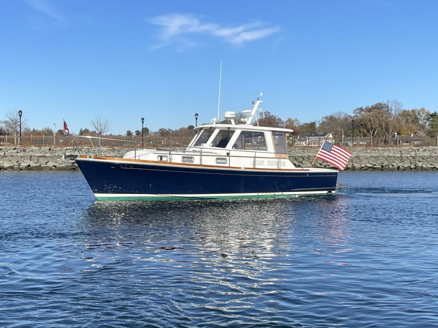 Grand Banks Eastbay 38 HX