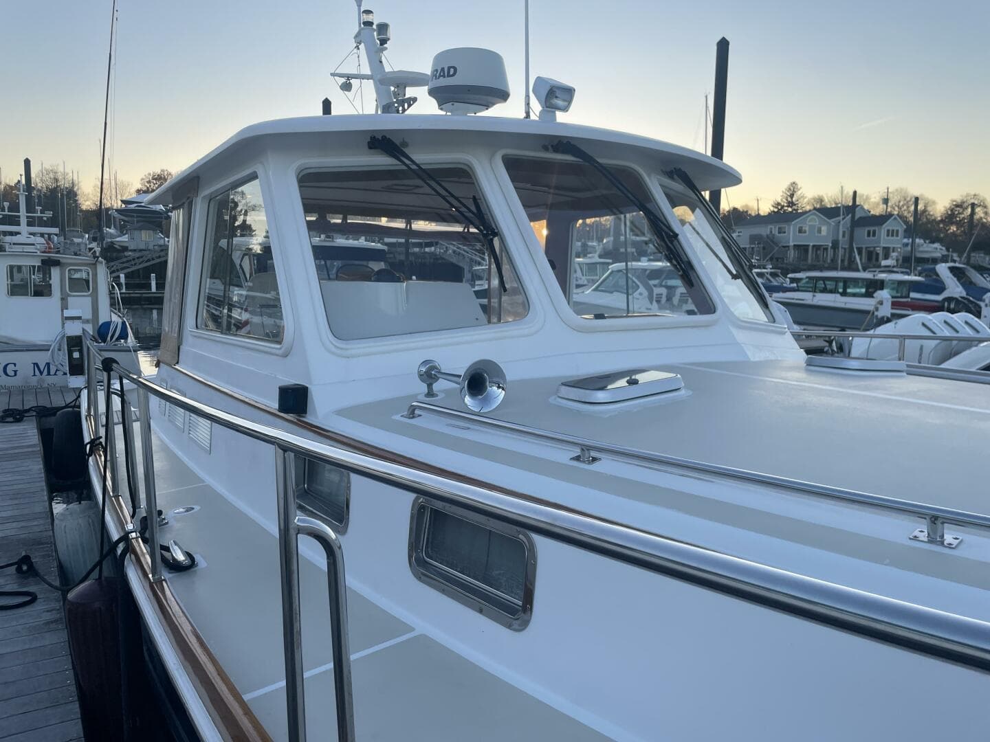 Grand Banks Eastbay 38 HX