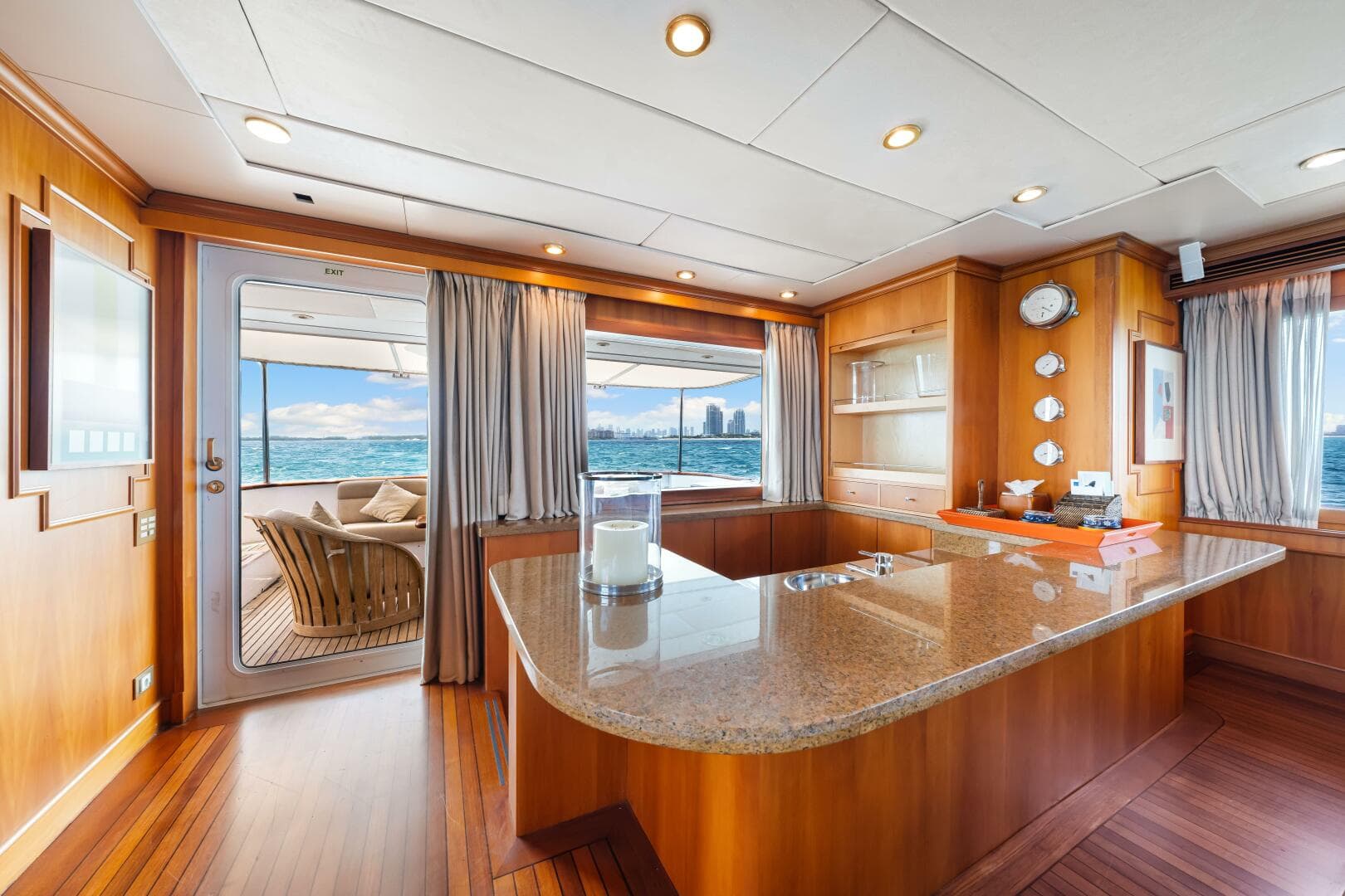 1996 Palmer Johnson TRI-DECK FB