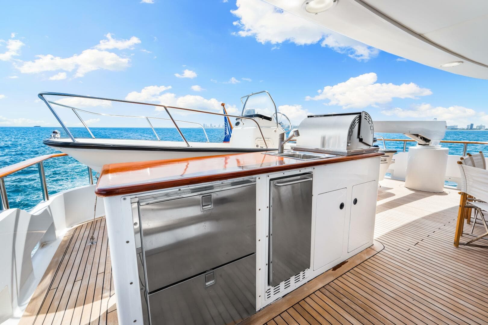 1996 Palmer Johnson TRI-DECK FB