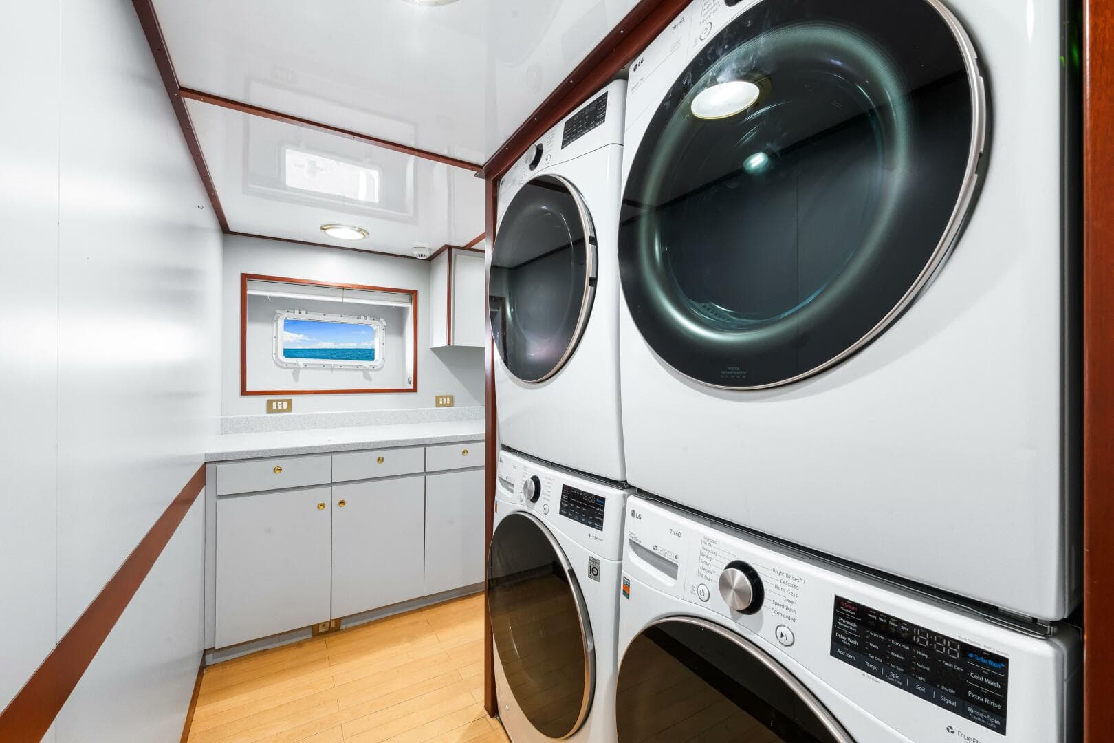 1996 Palmer Johnson TRI-DECK FB