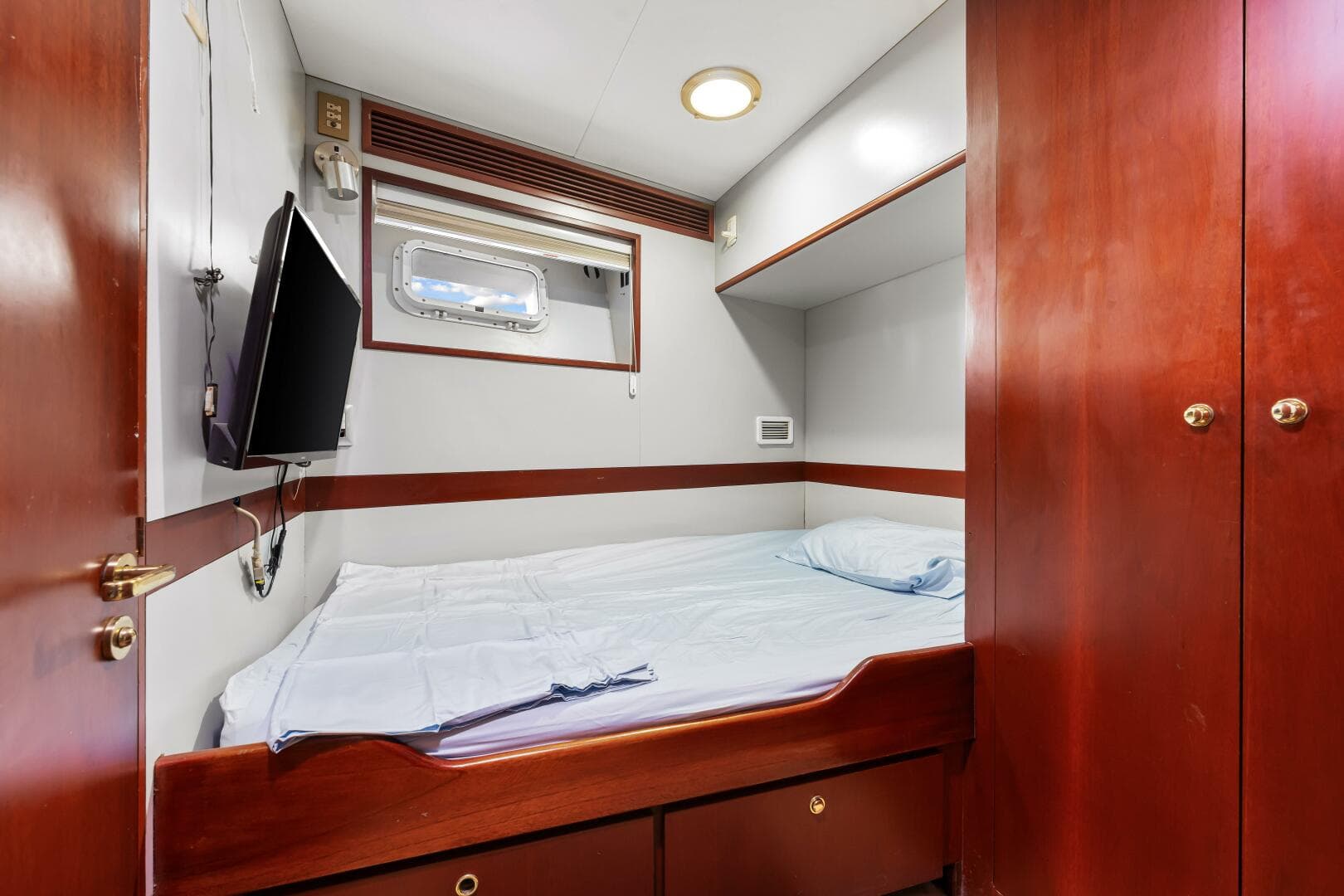 1996 Palmer Johnson TRI-DECK FB