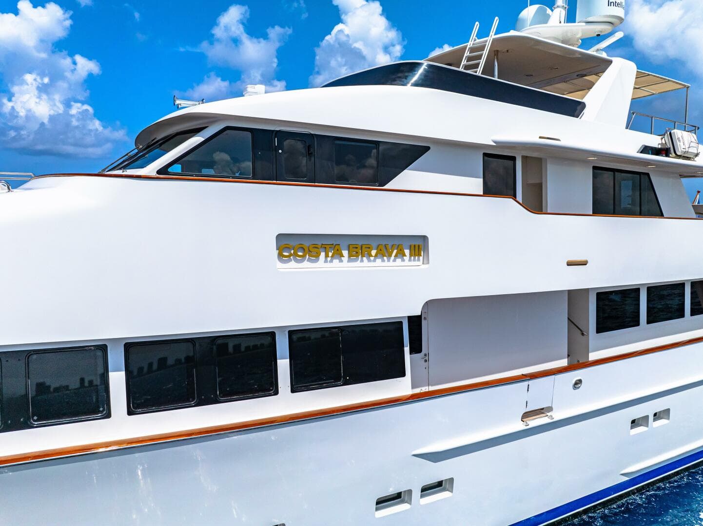 1996 Palmer Johnson TRI-DECK FB