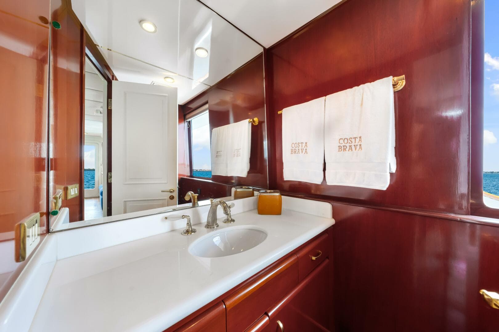 1996 Palmer Johnson TRI-DECK FB