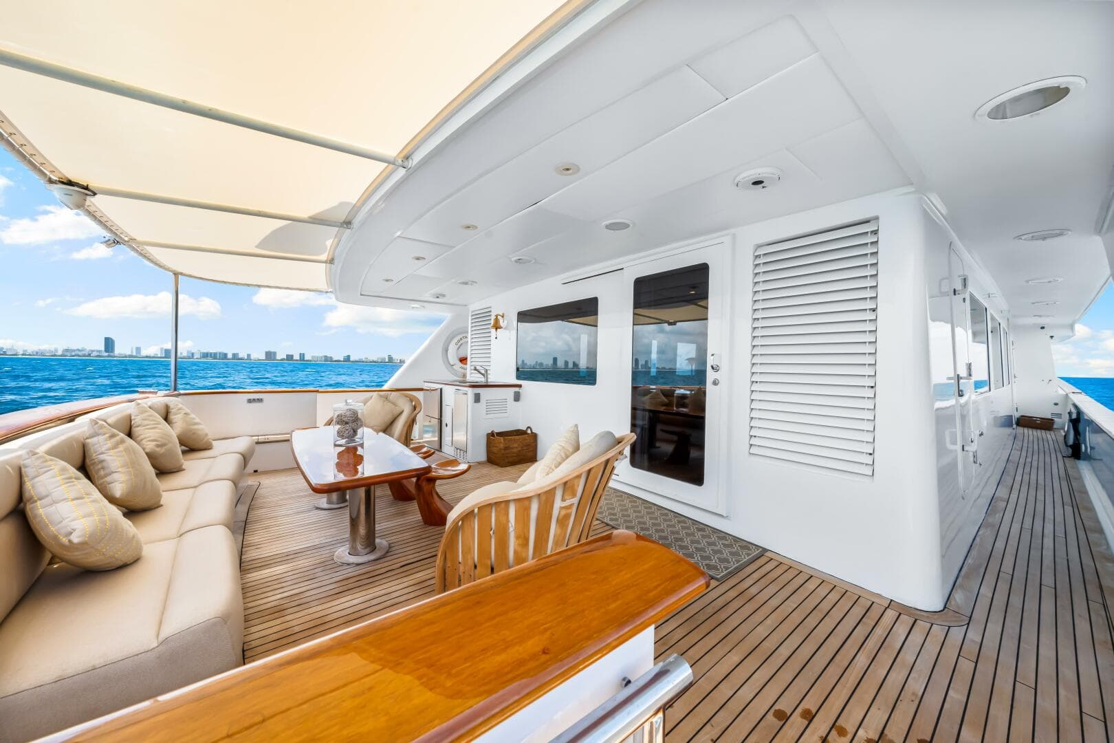 1996 Palmer Johnson TRI-DECK FB