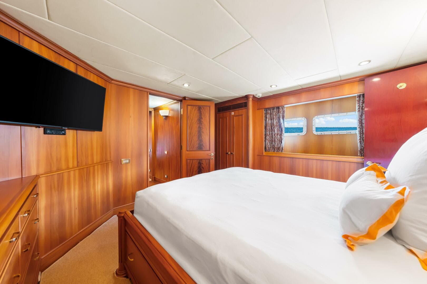 1996 Palmer Johnson TRI-DECK FB