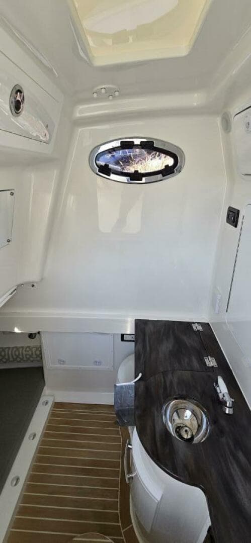 2021 Regulator 34 Center Console