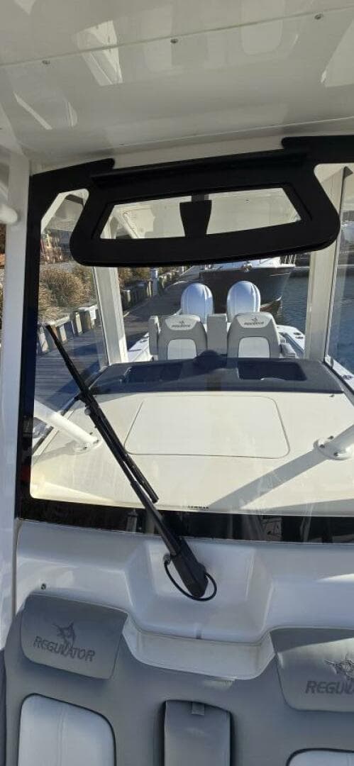 2021 Regulator 34 Center Console