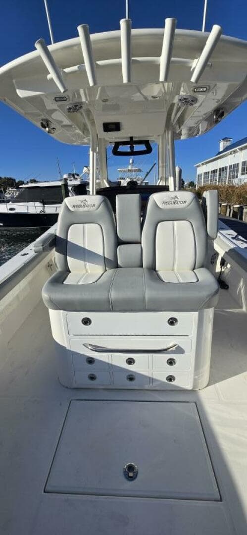 2021 Regulator 34 Center Console