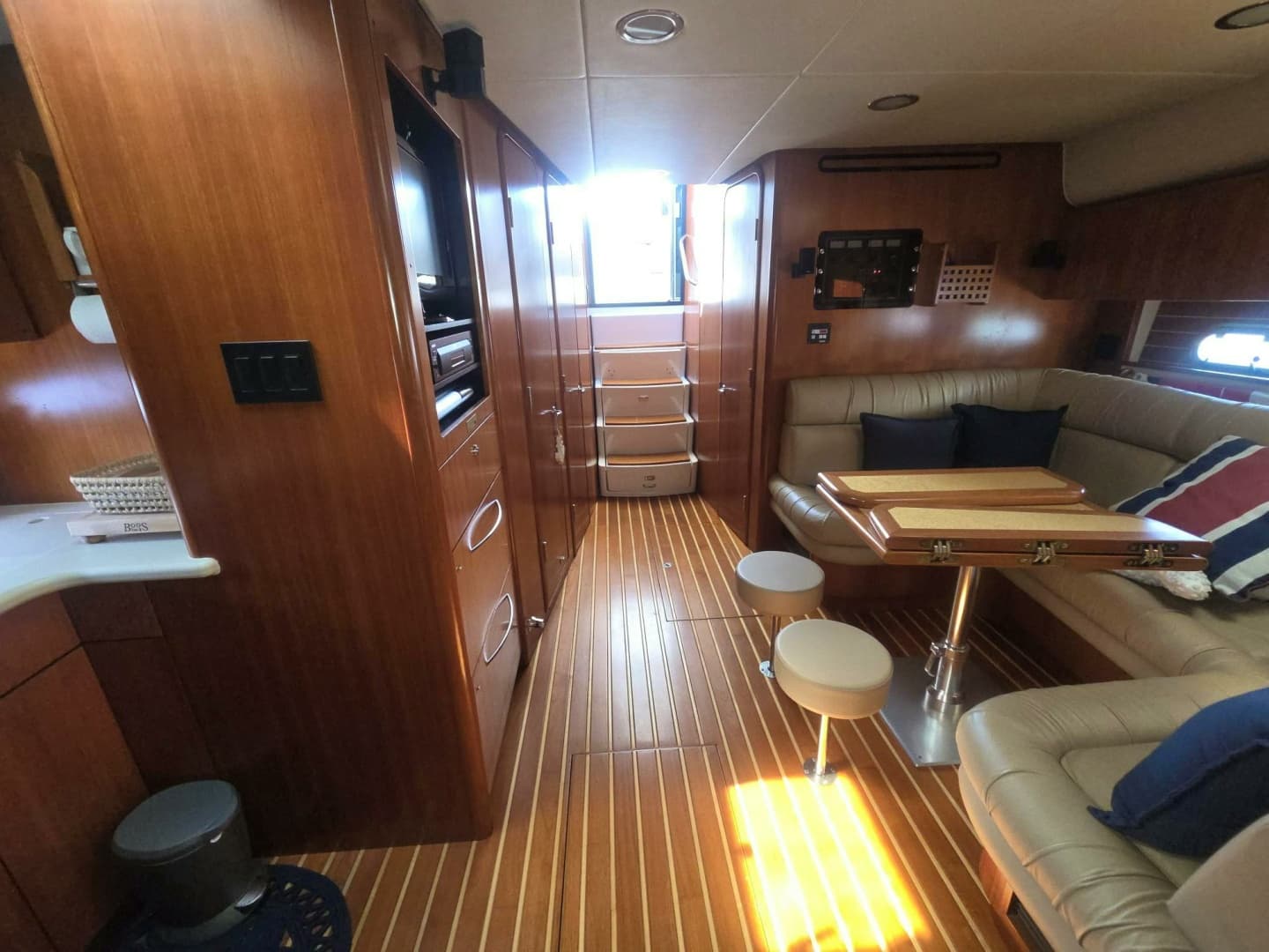 2001 TIARA 