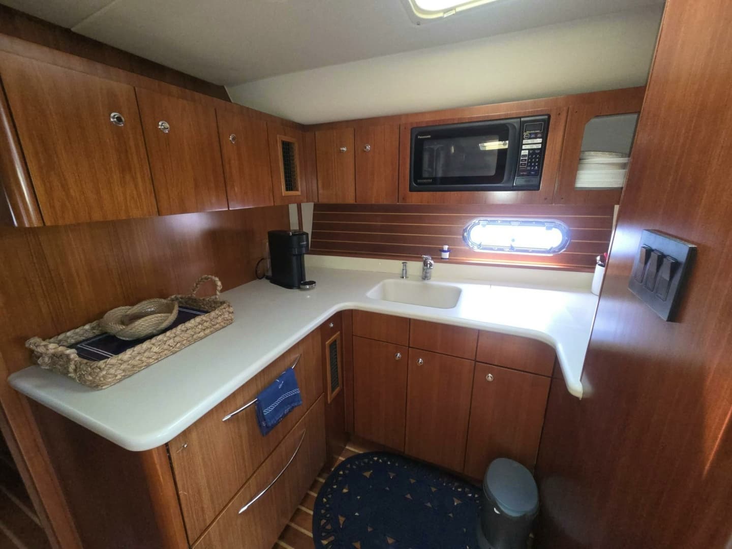 2001 TIARA 
