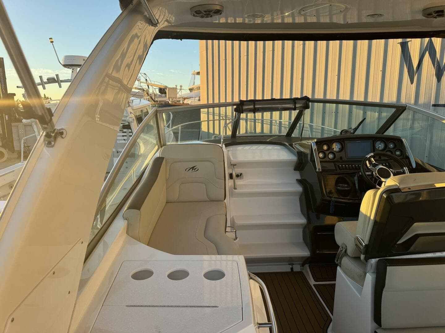 2018 Monterey 295 SY