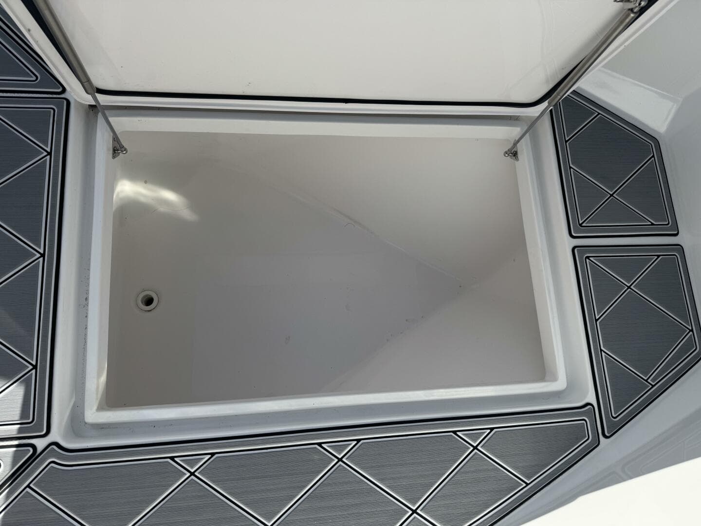 2023 Front Runner 36 CC