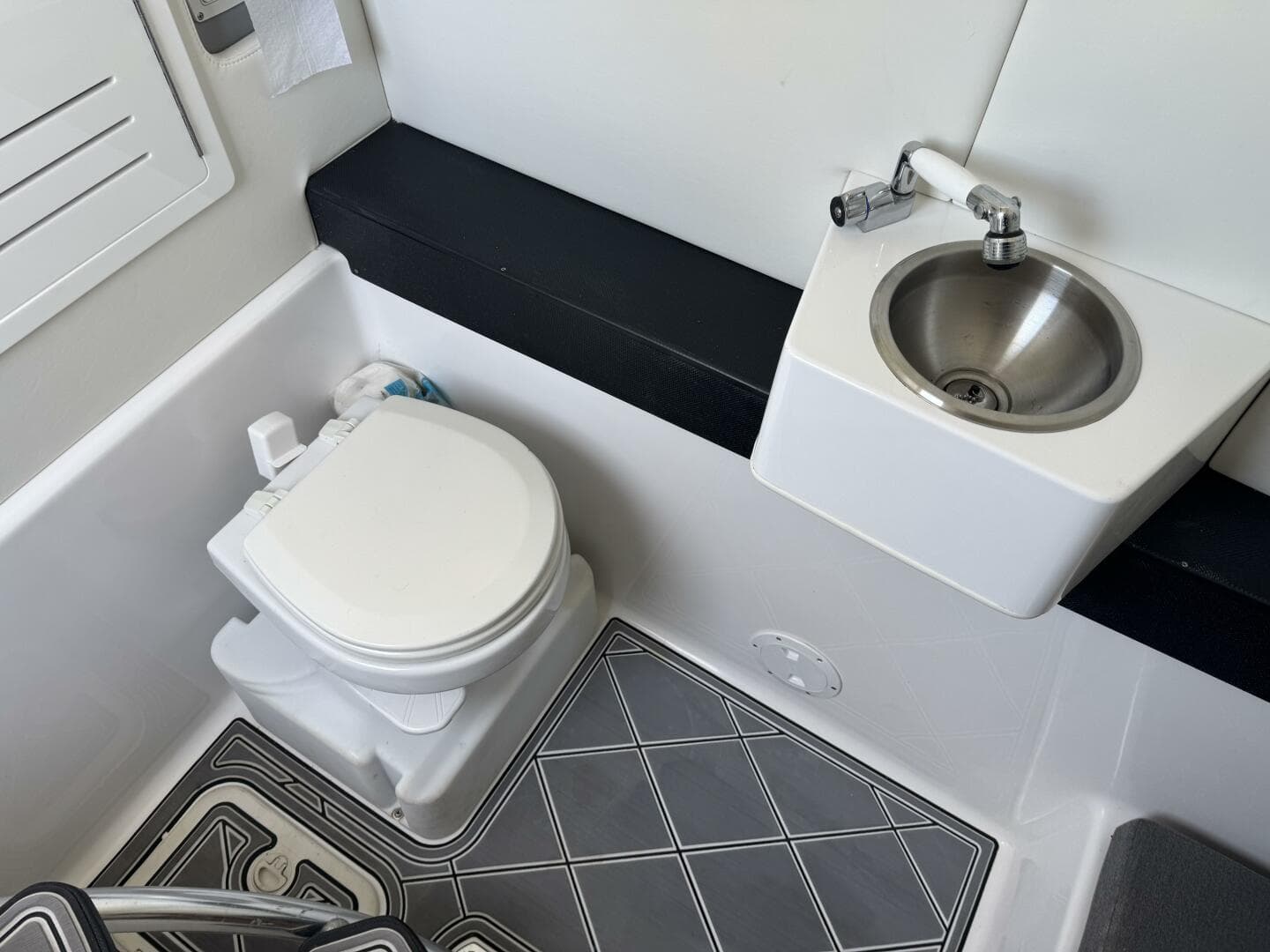 2023 Front Runner 36 CC