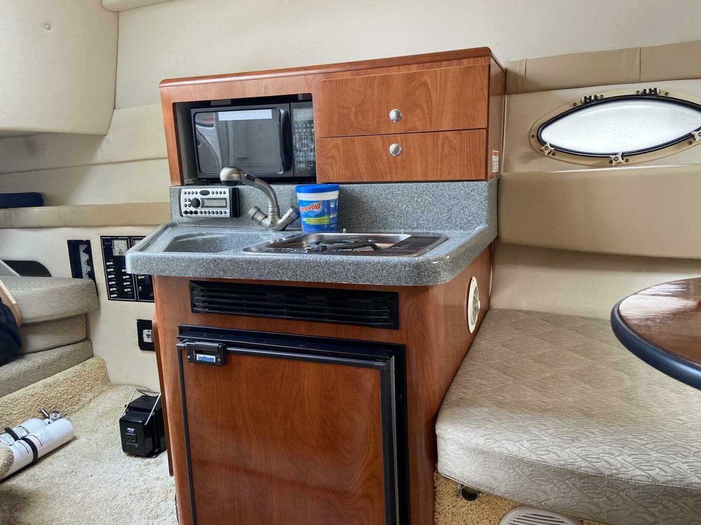 2006 Larson 274 Cabrio