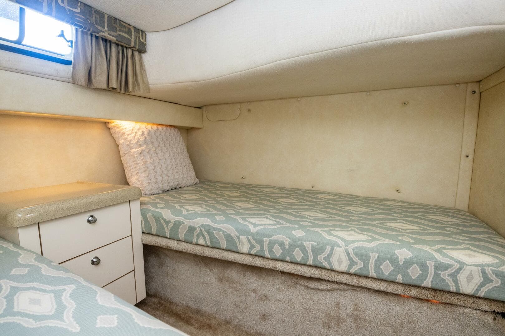 2000 Monterey 322 Cruiser