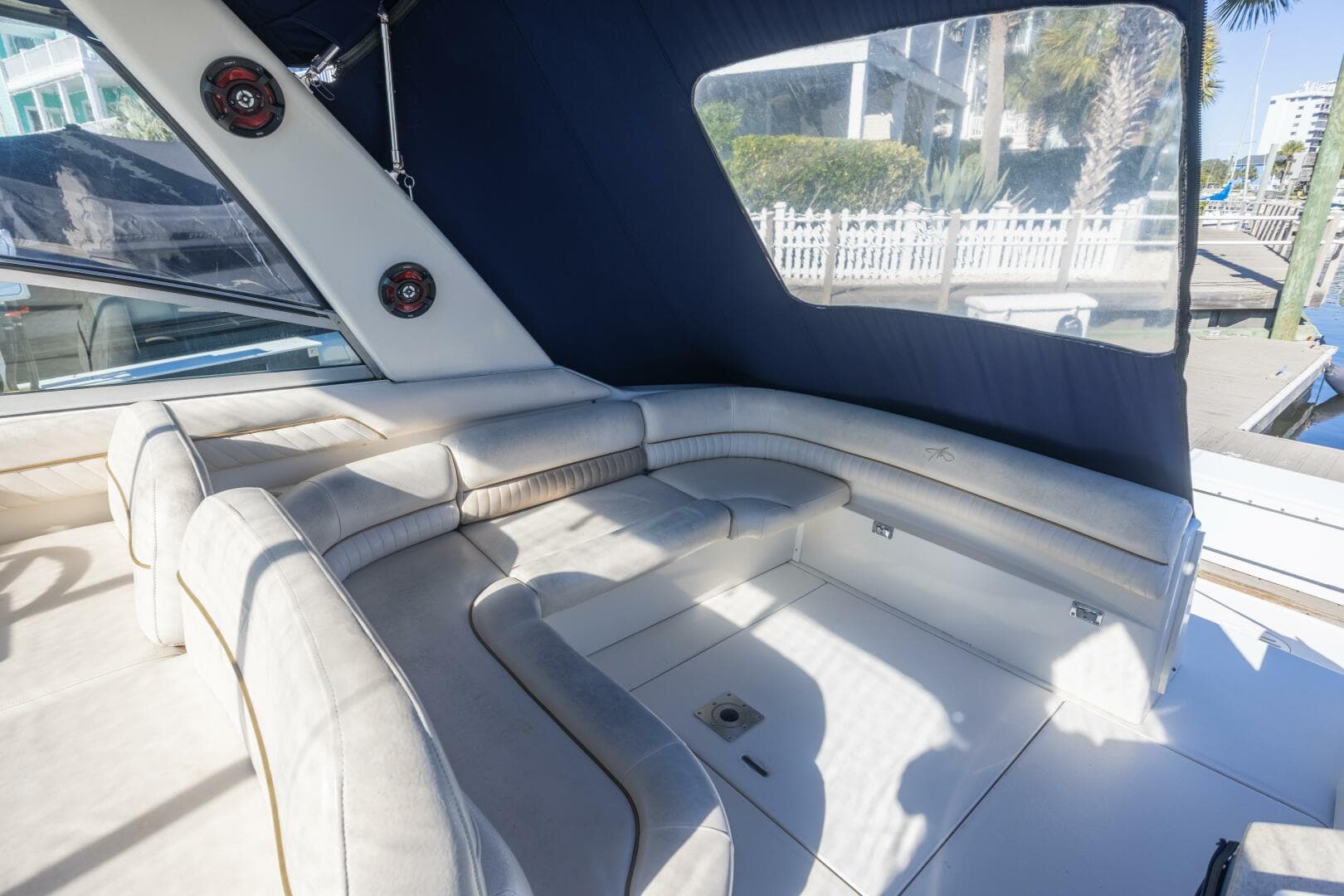 2000 Monterey 322 Cruiser