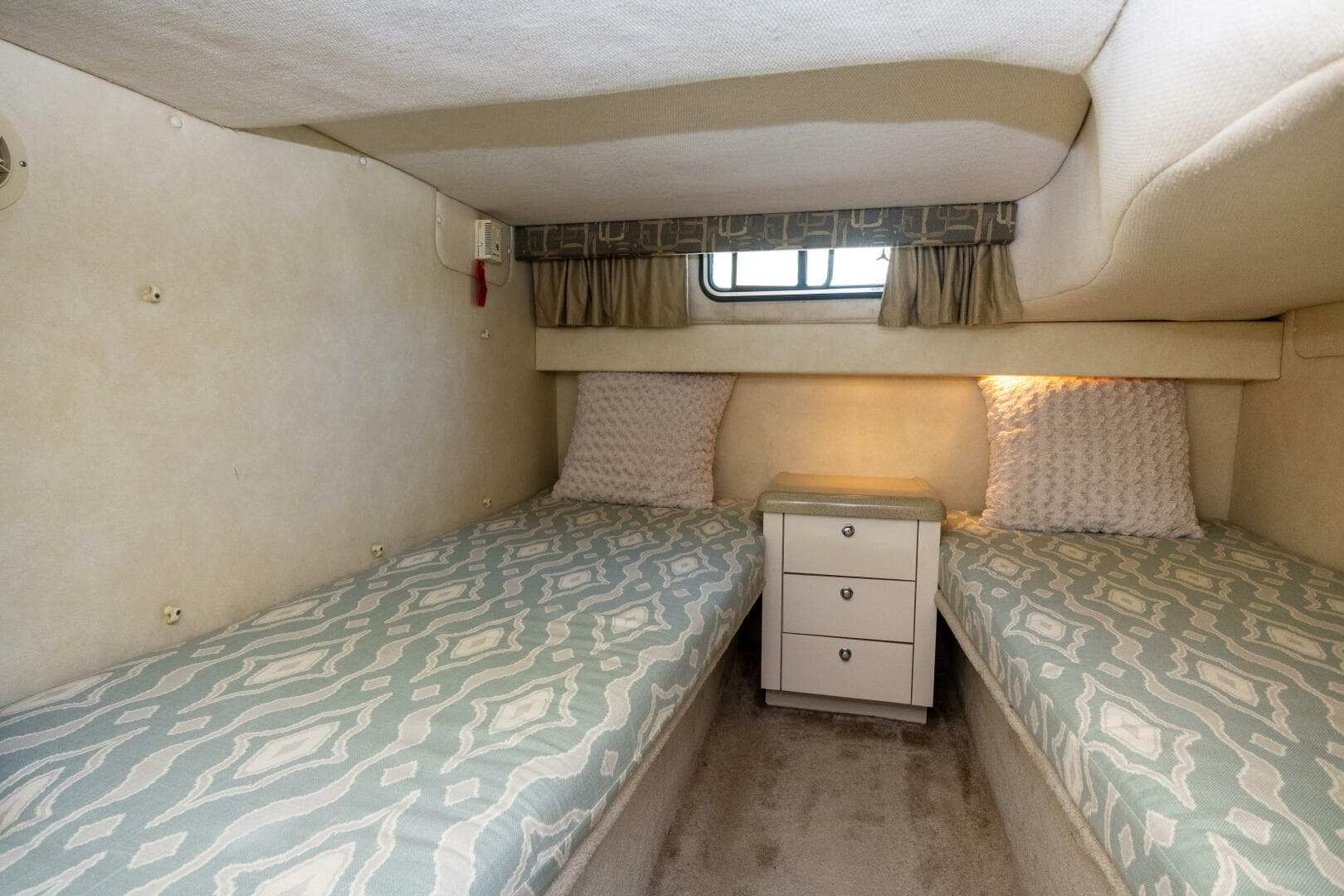 2000 Monterey 322 Cruiser