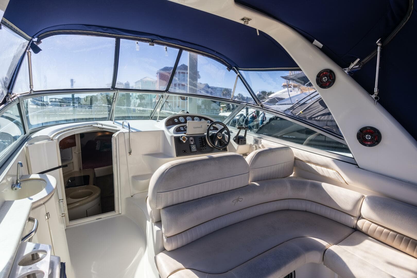 2000 Monterey 322 Cruiser