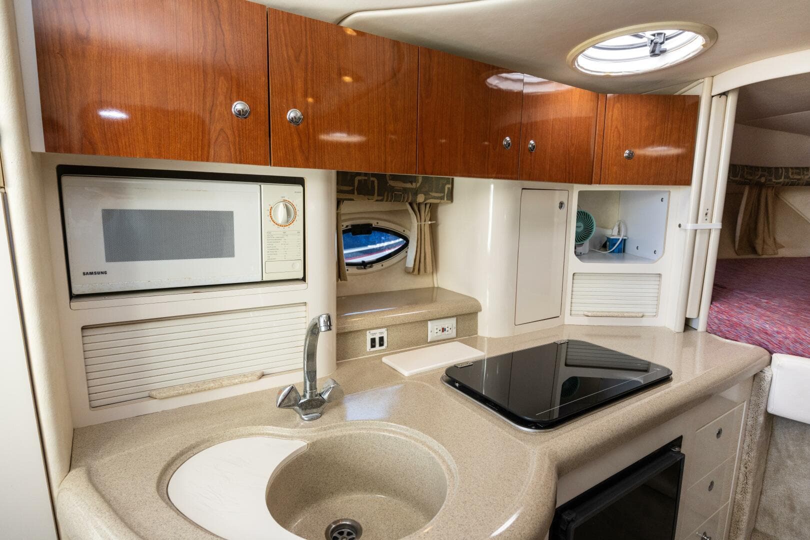 2000 Monterey 322 Cruiser