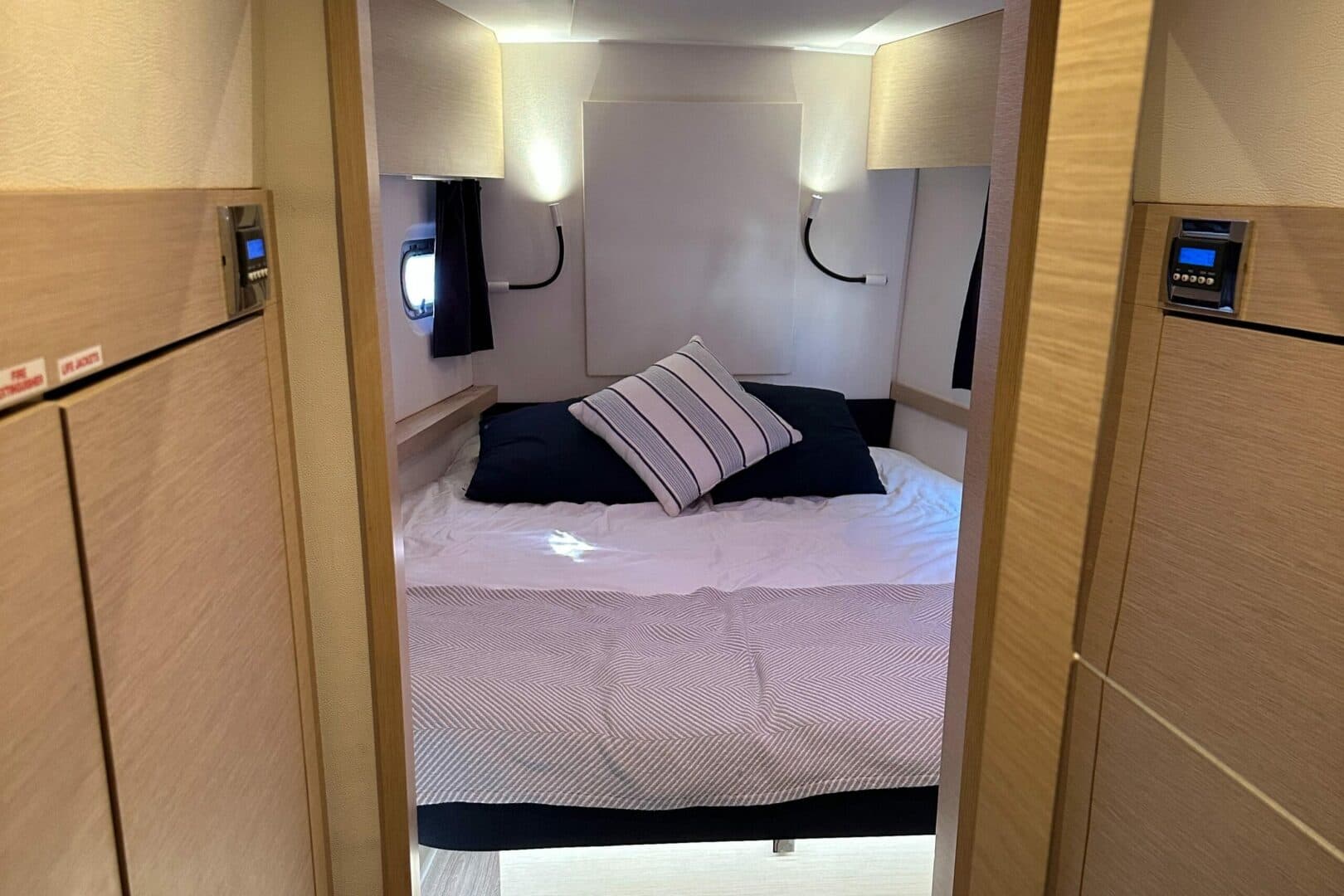 2018-fountaine-pajot-helia-44-sail-9551351-20241228082041653-1_XLARGE.jpg