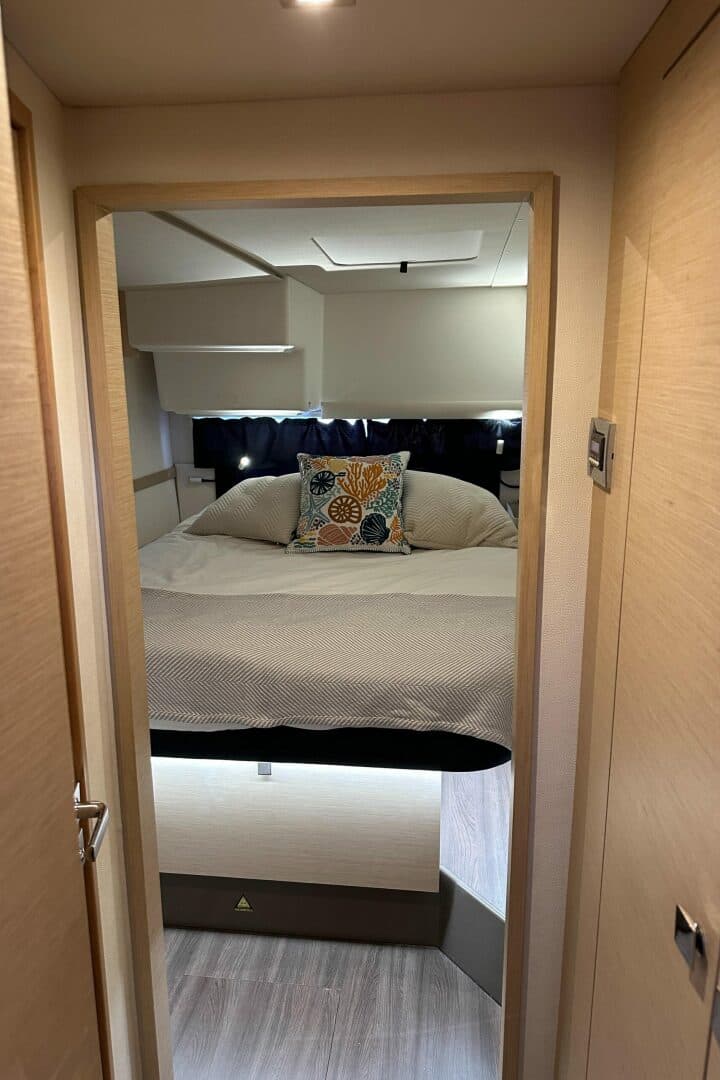 2018-fountaine-pajot-helia-44-sail-9551351-20241228082050214-1_XLARGE.jpg