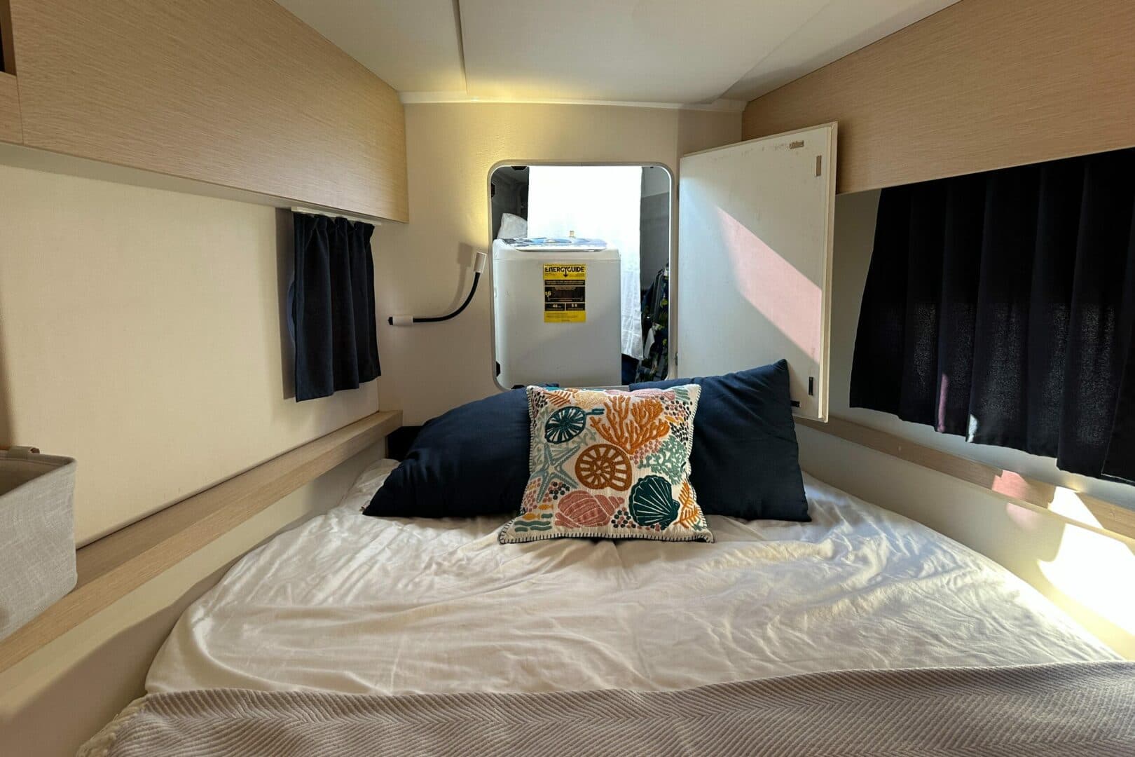 2018-fountaine-pajot-helia-44-sail-9551351-20241228082100702-1_XLARGE.jpg