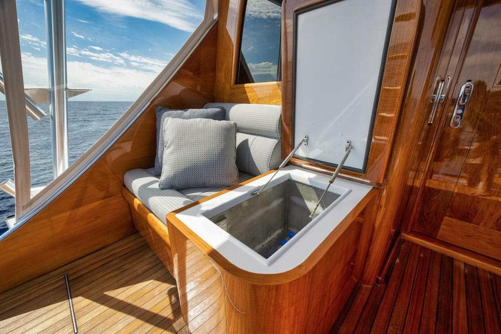 2016 Merritt 86' Enclosed Flybridge