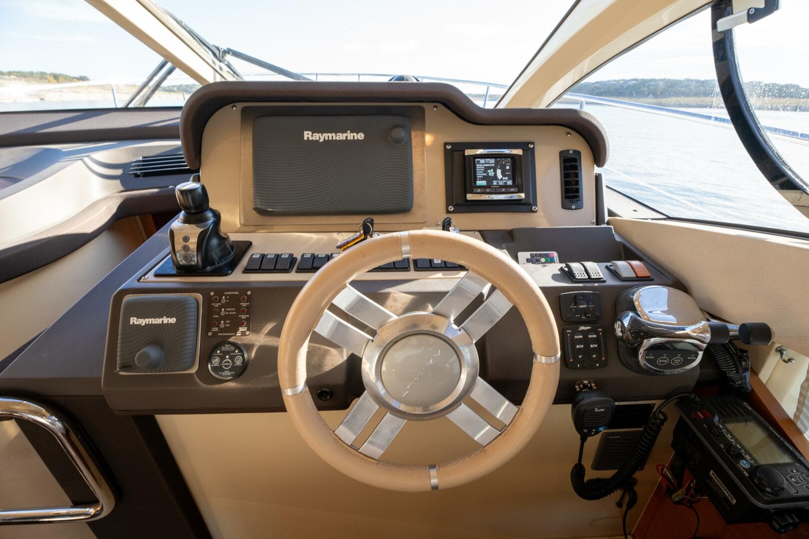 2013 Azimut 40 Flybridge