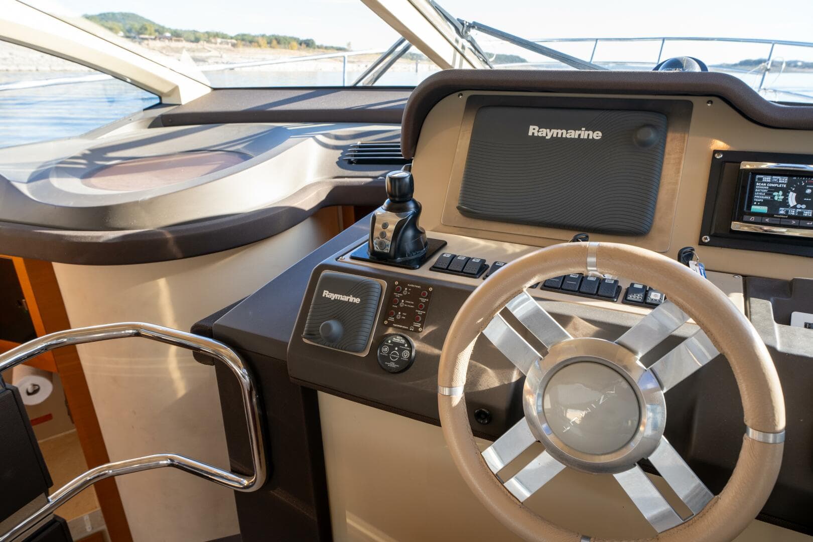 2013 Azimut 40 Flybridge