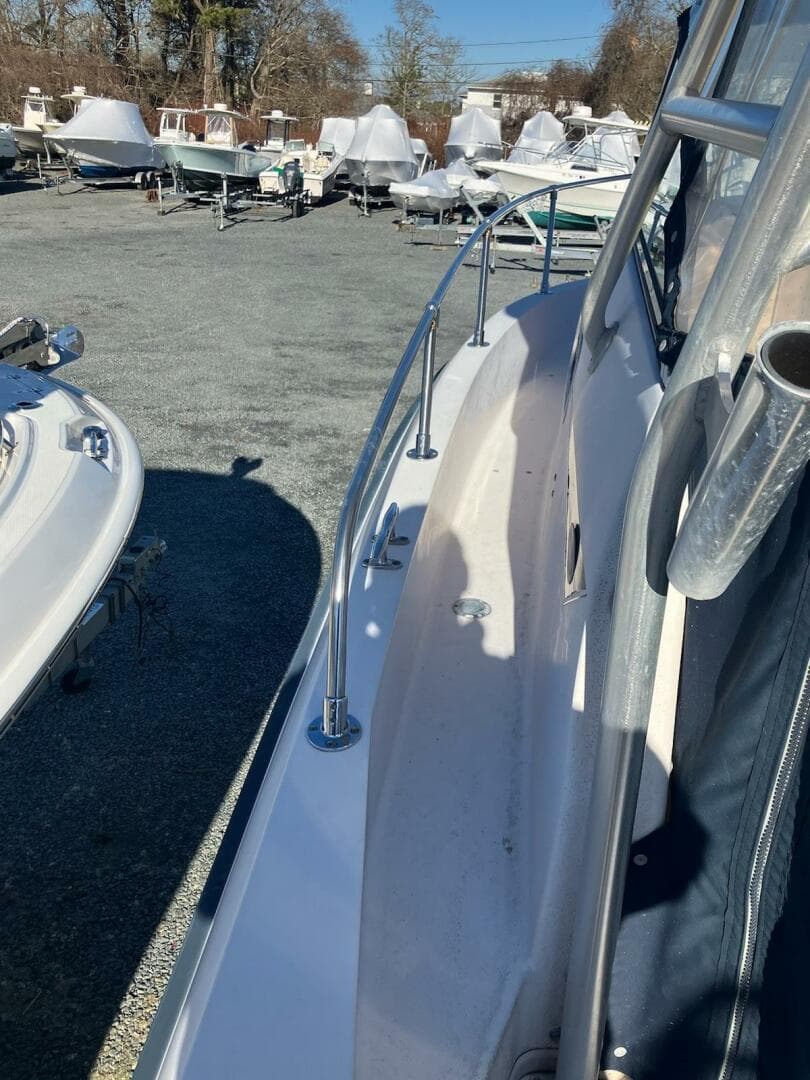 2004 Grady-White 232 Gulfstream