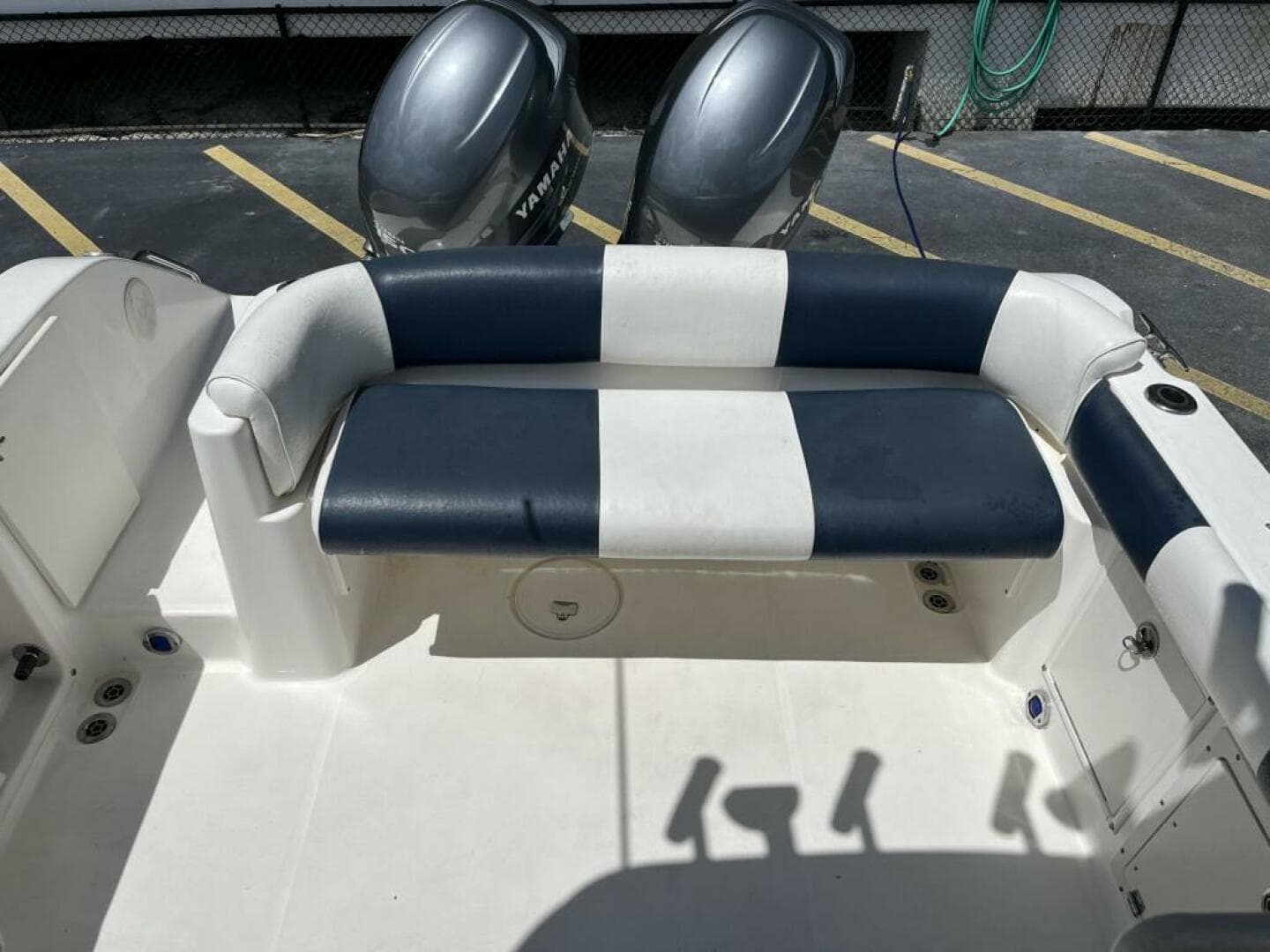 2006 Century 2400 WA