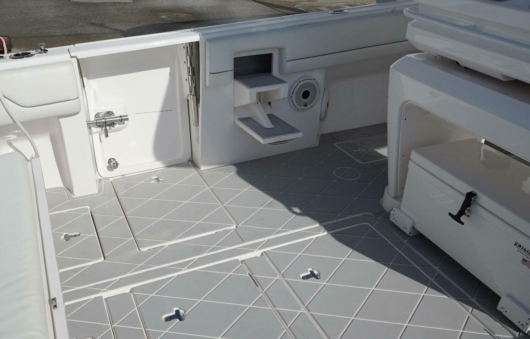 Talan't Show - Intrepid 40