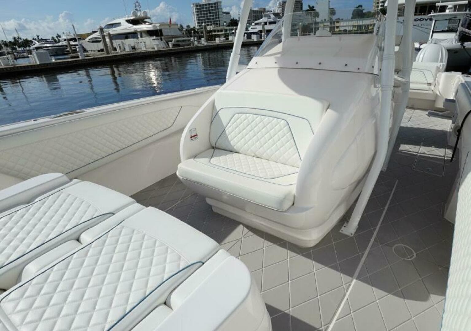 Talan't Show - Intrepid 40